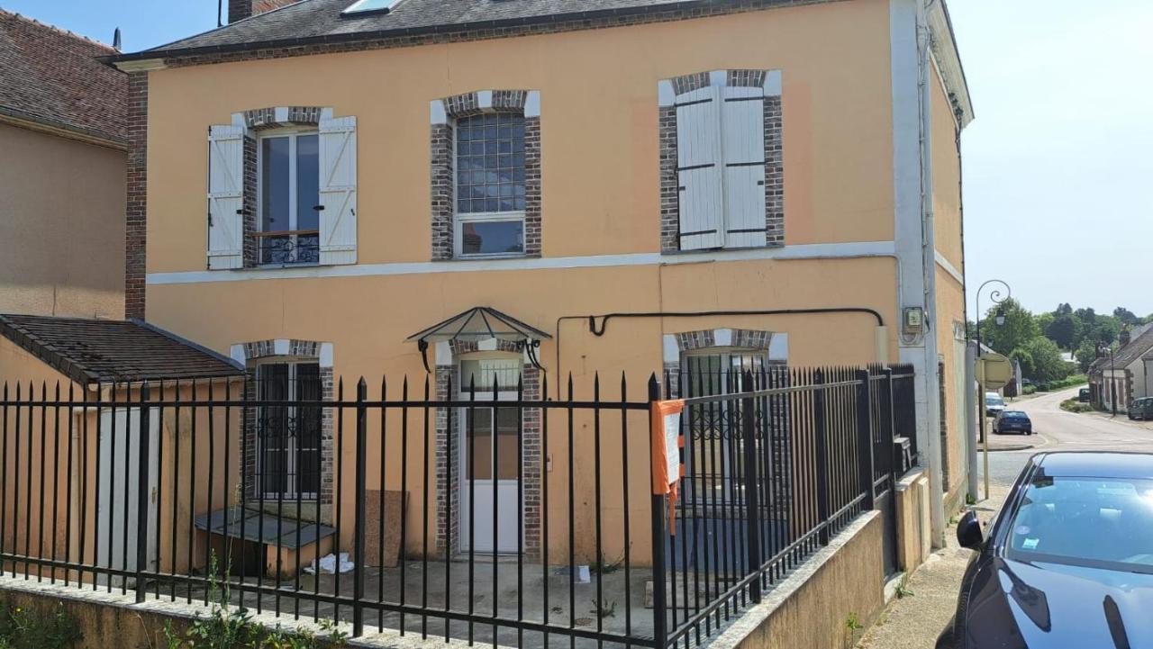 Bléneau Serrimmo - Appartement Berangere מראה חיצוני תמונה
